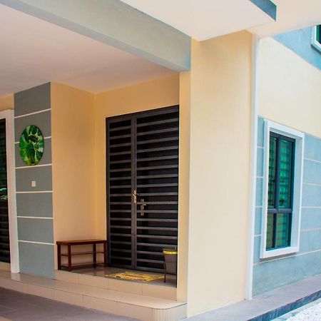 Tropical Livings Meru Ipoh Homestay By Grab A Stay エクステリア 写真