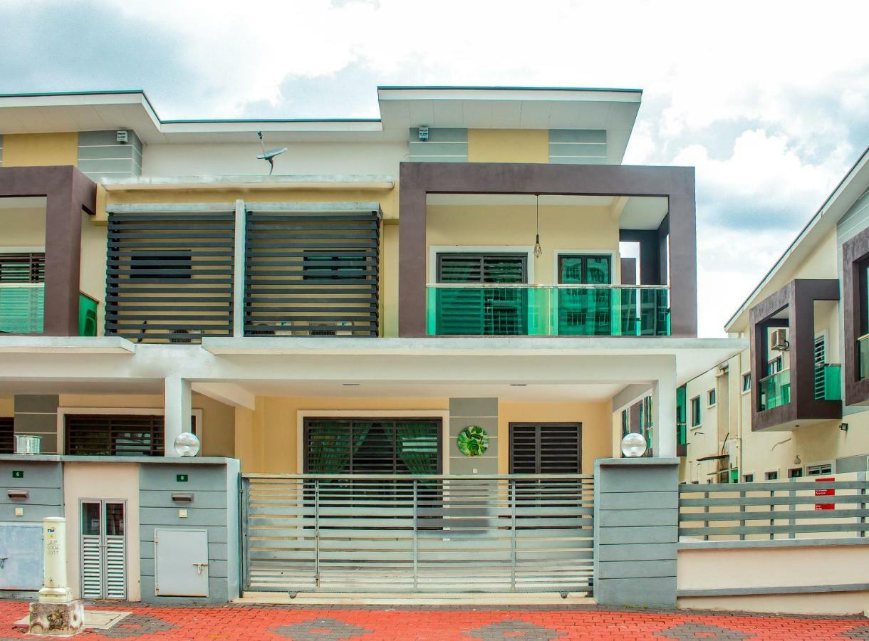 Tropical Livings Meru Ipoh Homestay By Grab A Stay エクステリア 写真